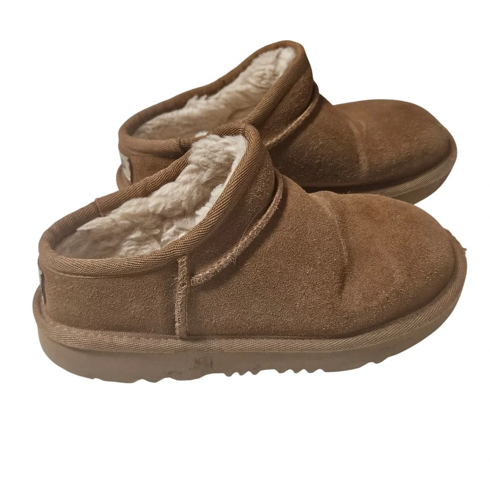 UGG Classic Slipper Kids Size 13 Chestnut Suede Sheepskin Fur Lined Slip On